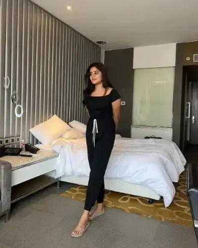 Call Girls Lajpat Nagar Cash On Delivery